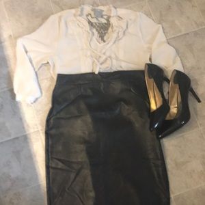 😎🥰 3 for 20! Cream tie up blouse